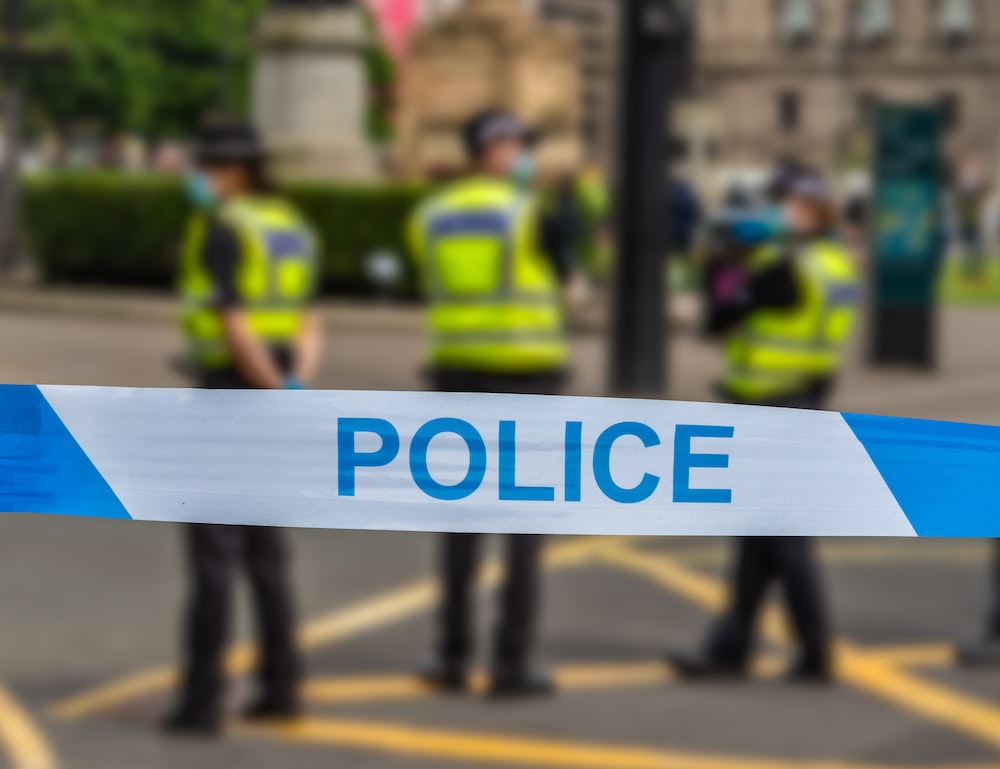 Porter plainte contre la police : comment faire valoir ses droits ?